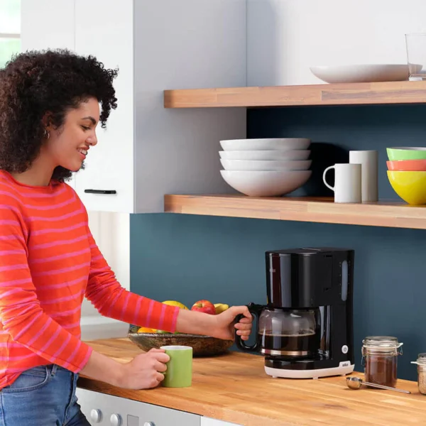 ⁦מכונת קפה בראון KF 1100 שחורה, Braun Coffee Maker KF 1100 Black.⁩ – תמונה ⁦2⁩